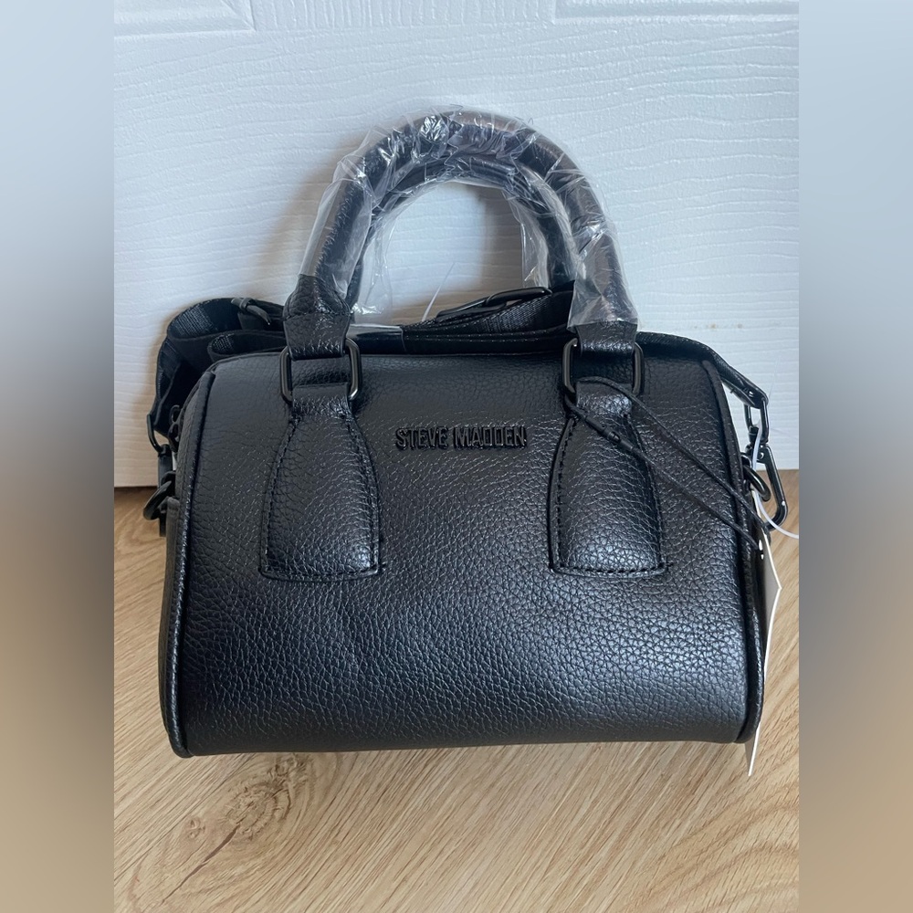 Steve Madden Black Mini Barrel Bag NWT Crossbody Wallet